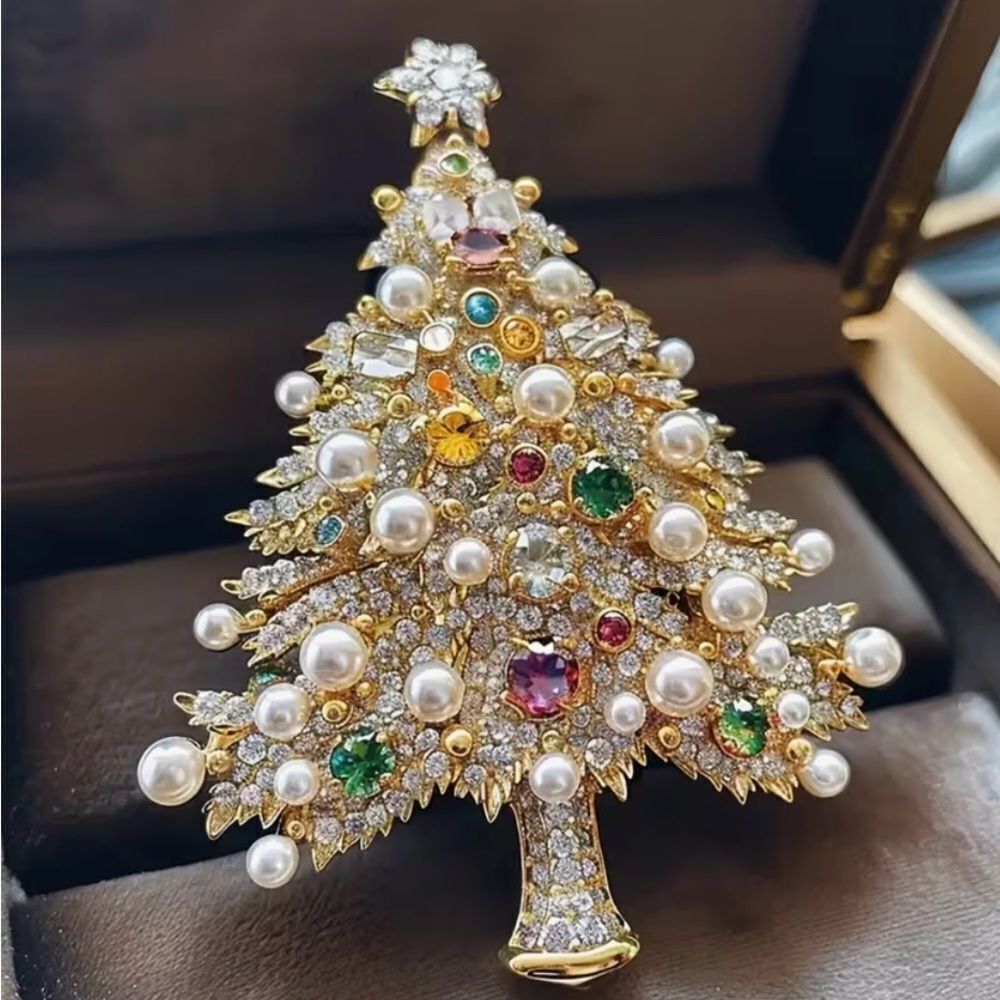 🎄 Elegant Gold Christmas Tree Brooch with Pearls and Colorful Gemstones 🎄